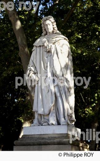 STATUE DE MONTESQUIEU, PLACE DES QUINCONCES,  BORDEAUUX , GIRONDE. (33F20815.jpg)