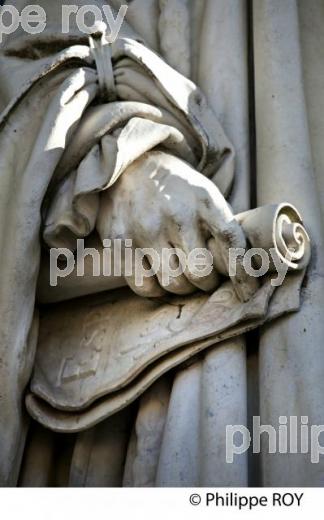 STATUE DE MONTESQUIEU, PLACE DES QUINCONCES,  BORDEAUUX , GIRONDE. (33F20817.jpg)