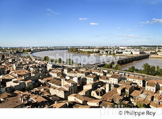 VUE SUR BORDEAUX  DEPUIS LA TOUR SAINT-MICHEL . (33F21521.jpg)