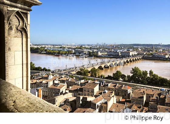 BORDEAUX VU  DEPUIS LA TOUR SAINT-MICHEL . (33F21525.jpg)
