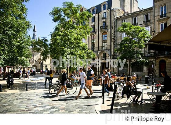PORTE CAILHAU , PLACE DU PALAIS, QUARTIER  SAINT PIERRE, BORDEAUUX , GIRONDE. (33F21703.jpg)