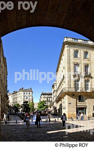 PORTE CAILHAU , PLACE DU PALAIS, QUARTIER  SAINT PIERRE, BORDEAUUX , GIRONDE. (33F21711.jpg)