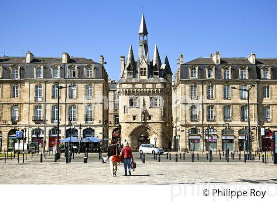 PORTE CAILHAU , PLACE DU PALAIS, QUARTIER  SAINT PIERRE, BORDEAUUX , GIRONDE. (33F21722.jpg)