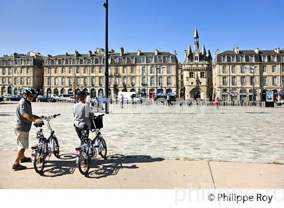 PORTE CAILHAU , PLACE DU PALAIS, QUARTIER  SAINT PIERRE, BORDEAUUX , GIRONDE. (33F21725.jpg)