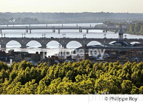 BORDEAUX VU DEPUIS LA COLONNE DES GIRONDINS, GIRONDE. (33F21835.jpg)
