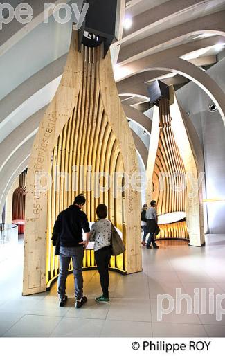 LA CITE DU VIN, UN MONDE DE CULTURES, QUARTIER BACALAN, BORDEAUX, GIRONDE. (33F22537.jpg)