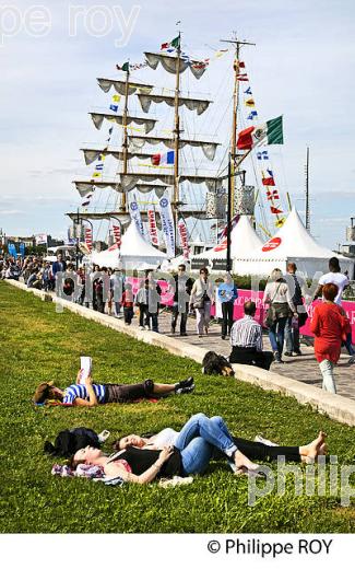 LE VOILIER ECOLE, CUAUHTEMOC,  A QUAI, FETE DU FLEUVE , BORDEAUX, GIRONDE. (33F22627.jpg)