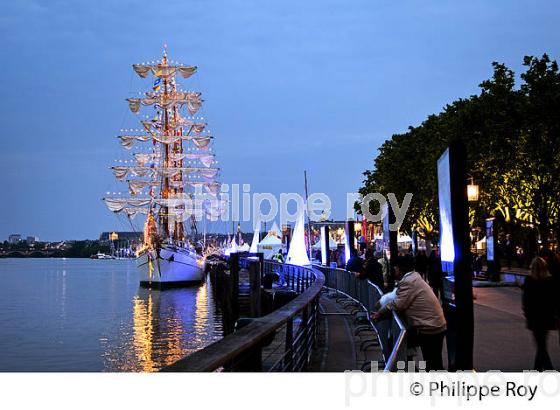 LE VOILIER ECOLE, CUAUHTEMOC,  A QUAI, FETE DU FLEUVE , BORDEAUX, GIRONDE. (33F22637.jpg)