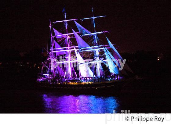 PARADE  DU  BELEM ET SOLITAIRE DU FIGARO,  FETE DU FLEUVE , A BORDEAUX, GIRONDE. (33F22726.jpg)