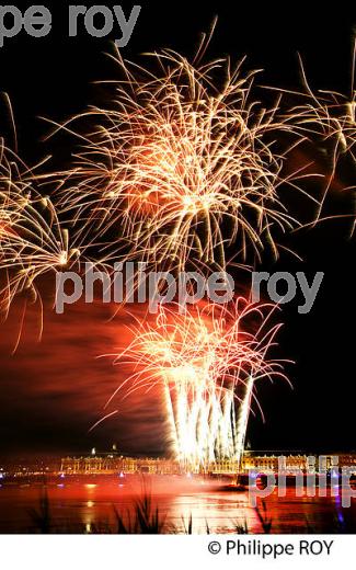 FEU D' ARTIFICE, SUR LA GARONNE,  FETE DU FLEUVE , BORDEAUX, GIRONDE. (33F22817.jpg)