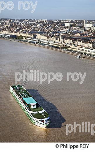 CROISIERE  FLUVIALE  SUR LA GARONNE, BORDEAUX, GIRONDE. (33F23440.jpg)
