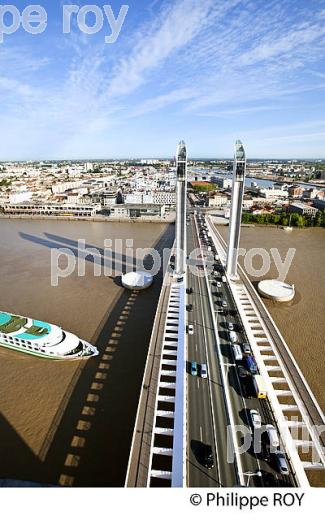 LE PONT LEVANT CHABAN-DELMAS, SUR LA GARONNE, BORDEAUX, GIRONDE. (33F23502.jpg)