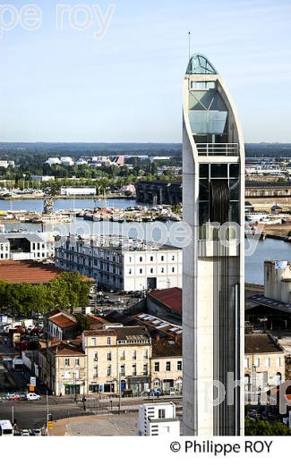 LE PONT LEVANT CHABAN-DELMAS, SUR LA GARONNE, BORDEAUX, GIRONDE. (33F23507.jpg)