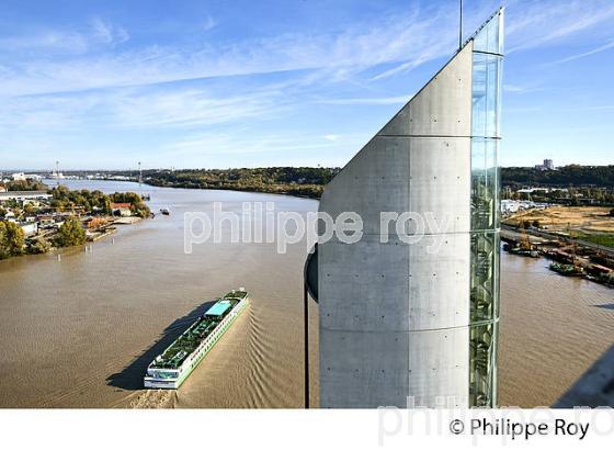 LE PONT LEVANT CHABAN-DELMAS, SUR LA GARONNE, BORDEAUX, GIRONDE. (33F23509.jpg)