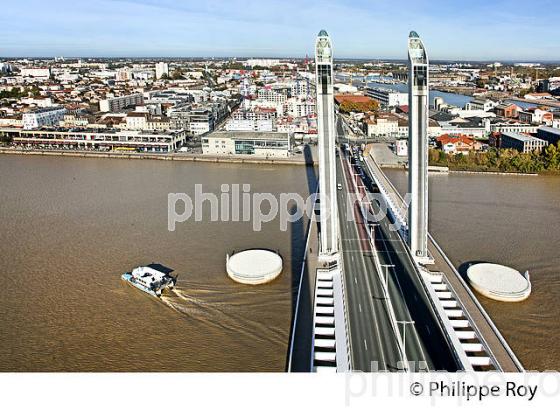 LE PONT LEVANT CHABAN-DELMAS, SUR LA GARONNE, BORDEAUX, GIRONDE. (33F23512.jpg)