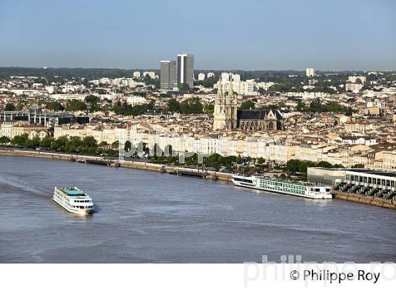 BORDEAUX VU DEPUIS LE  PONT LEVANT CHABAN-DELMAS, SUR LA GARONNE. (33F23524.jpg)