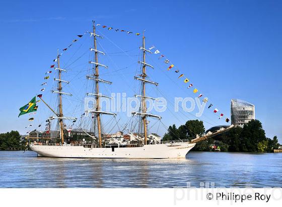 VOILIER, VIEUX GREEMENT CISNE BRANCO SUR LA GARONNE, BORDEAUX. (33F23707.jpg)