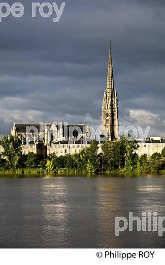 LES QUAIS DE LA GARONNE ET FLECHE , EGLISE SAINT MICHEL, VILLE DE BORDEAUX, GIRONDE. (33F23905.jpg)