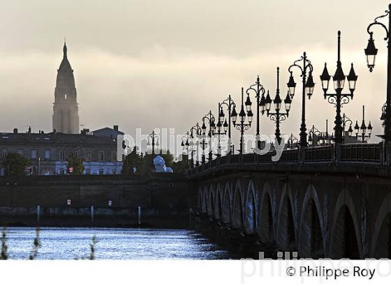 QUARTIER DE LA BASTIDE, LA GARONNE , VILLE DE BORDEAUX, GIRONDE. (33F23913.jpg)