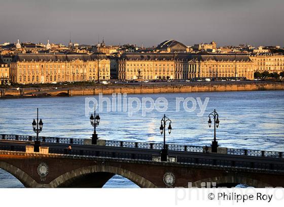 LE PONT DE PIERRE , LA GARONNE ET FACADE DES QUAIS,  VILLE DE BORDEAUX. (33F24008.jpg)