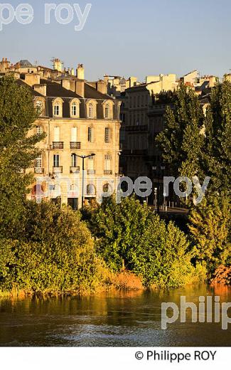 FACADE DES QUAIS ET LA GARONNE, BORDEAUX GIRONDE. (33F24039.jpg)