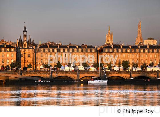 FACA DES QUAIS , LA GARONNE,  PORT DE LA LUNE, VILLE DE BORDEAUX, GIRONDE. (33F24104.jpg)