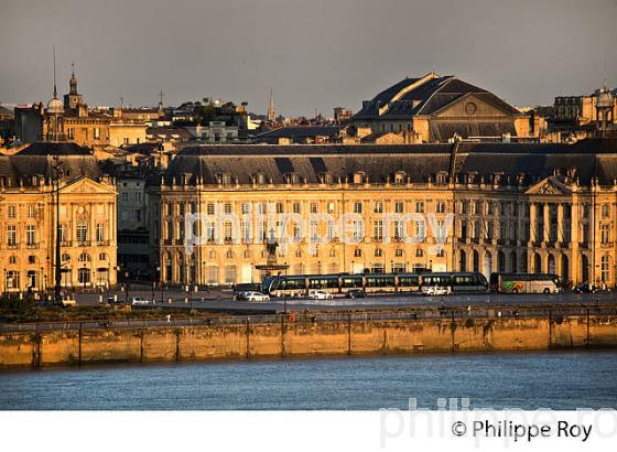 FACADE DES QUAIS, LA GARONNE, PORT DE LA LUNE, VILLE DE BORDEAUX, GIRONDE. (33F24119.jpg)