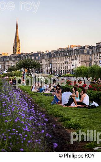 LESJARDIN SUR LES  QUAIS DE LA GARONNE ET LE PORT DE LA LUNE, VILLE DE BORDEAUX, GIRONDE. (33F24202.jpg)
