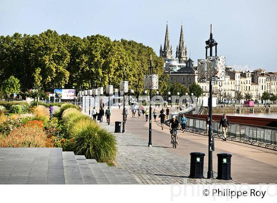 LESJARDIN SUR LES  QUAIS DE LA GARONNE ET LE PORT DE LA LUNE, VILLE DE BORDEAUX, GIRONDE. (33F24206.jpg)