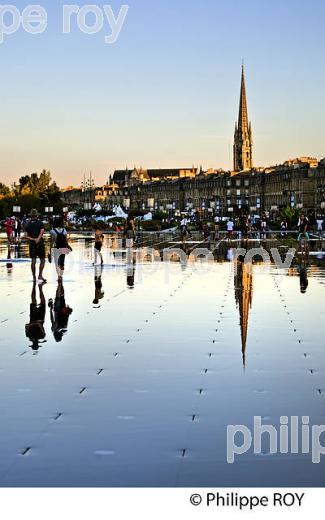 LE MIROIR D' EAU ,  PLACE DE LA BOURSE,  PORT DE LA LUNE, VILLE DE BORDEAUX. (33F24240.jpg)