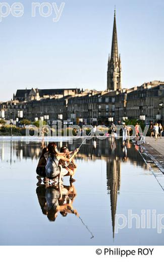 LE MIROIR D' EAU ,  PLACE DE LA BOURSE,  PORT DE LA LUNE, VILLE DE BORDEAUX. (33F24301.jpg)