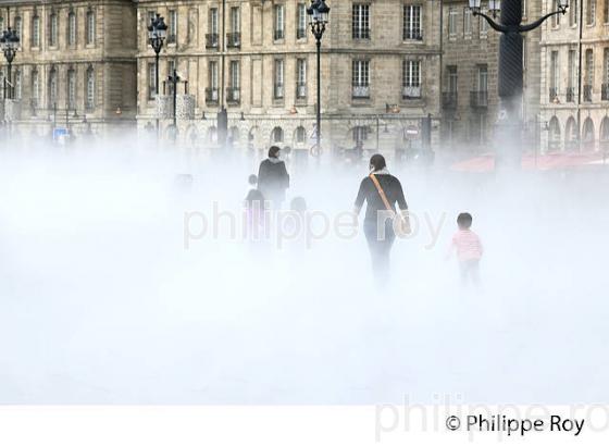 LE MIROIR D' EAU ,  PLACE DE LA BOURSE,  PORT DE LA LUNE, VILLE DE BORDEAUX. (33F24309.jpg)