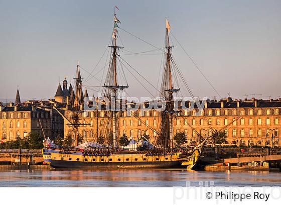 L' HERMIONE , FACADE  DES QUAIS, LA GARONNE, PORT DE LA LUNE, VILLE DE BORDEAUX, GIRONDE. (33F24337.jpg)