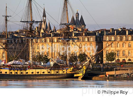 L' HERMIONE , FACADE  DES QUAIS, LA GARONNE, PORT DE LA LUNE, VILLE DE BORDEAUX, GIRONDE. (33F24404.jpg)