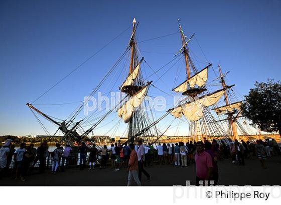 L' HERMIONE , FACADE  DES QUAIS, LA GARONNE, PORT DE LA LUNE, VILLE DE BORDEAUX, GIRONDE. (33F24422.jpg)
