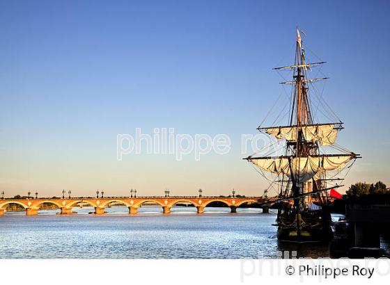 L' HERMIONE , FACADE  DES QUAIS, LA GARONNE, PORT DE LA LUNE, VILLE DE BORDEAUX, GIRONDE. (33F24425.jpg)