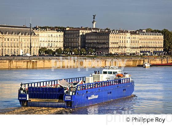 BARGE AIRBUS A 380, SUR  LA GARONNE, PORT DE LA LUNE, VILLE DE BORDEAUX. (33F24504.jpg)