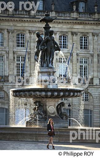 PLACE DE LA BOURSE, ET FONTAINE DES TROIS GRACES,   VILLE DE BORDEAUX. (33F24515.jpg)