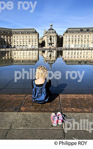 PALAIS ET PLACE DE LA BOURSE, 18 EME SIECLE, ET MIROIR D' EAU,  PORT DE LA LUNE, VILLE DE BORDEAUX. (33F24528.jpg)