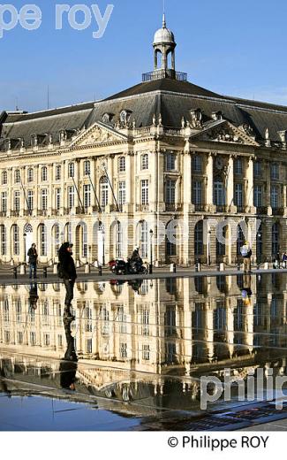 PALAIS ET PLACE DE LA BOURSE, 18 EME SIECLE, ET MIROIR D' EAU,  PORT DE LA LUNE, VILLE DE BORDEAUX. (33F24530.jpg)