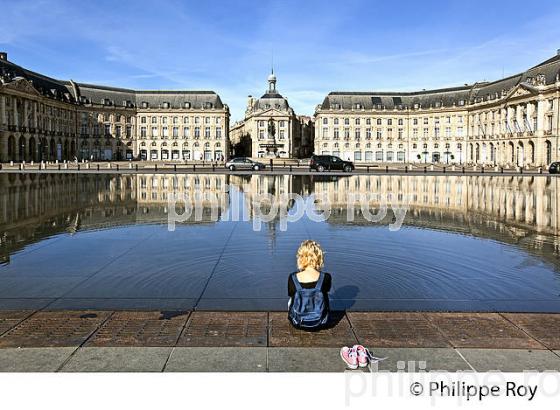 PALAIS ET PLACE DE LA BOURSE, 18 EME SIECLE, ET MIROIR D' EAU,  PORT DE LA LUNE, VILLE DE BORDEAUX. (33F24609.jpg)