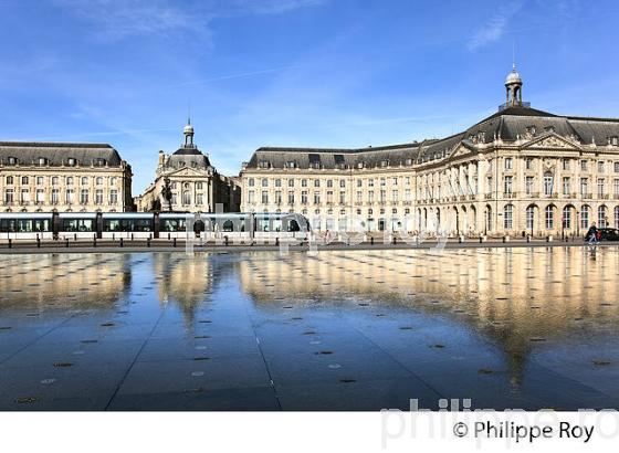 PALAIS ET PLACE DE LA BOURSE, 18 EME SIECLE, ET MIROIR D' EAU,  PORT DE LA LUNE, VILLE DE BORDEAUX. (33F24613.jpg)