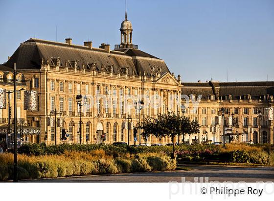 PALAIS  DE LA BOURSE, 18 EME SIECLE, ET PROMENADE DES QUAIS,   PORT DE LA LUNE, VILLE DE BORDEAUX. (33F24615.jpg)