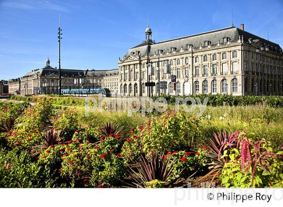 PALAIS  DE LA BOURSE, 18 EME SIECLE, ET PROMENADE DES QUAIS,   PORT DE LA LUNE, VILLE DE BORDEAUX. (33F24627.jpg)