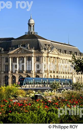 PALAIS  DE LA BOURSE, 18 EME SIECLE, ET PROMENADE DES QUAIS,   PORT DE LA LUNE, VILLE DE BORDEAUX. (33F24630.jpg)