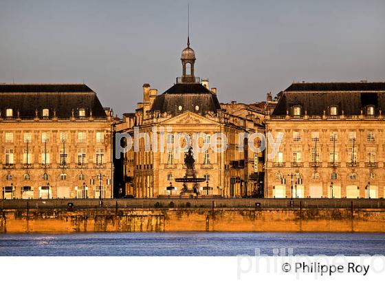 PALAIS  DE LA BOURSE, 18 EME SIECLE, ET LA GARONNE,  PORT DE LA LUNE, VILLE DE BORDEAUX. (33F24634.jpg)
