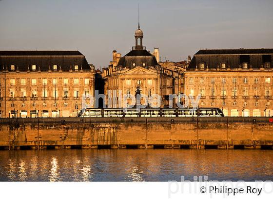 PALAIS  DE LA BOURSE, 18 EME SIECLE, ET LA GARONNE,  PORT DE LA LUNE, VILLE DE BORDEAUX. (33F24635.jpg)
