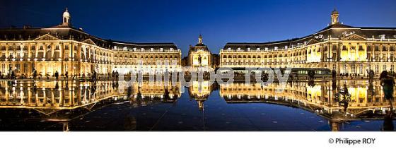 LA PLACE DE LA BOURSE, ET LE MIROIR D' EAU ,  DE NUIT, VILLE DE  BORDEAUX. (33F24709.jpg)