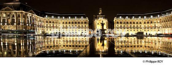 LA PLACE DE LA BOURSE, ET LE MIROIR D' EAU ,  DE NUIT, VILLE DE  BORDEAUX. (33F24712.jpg)