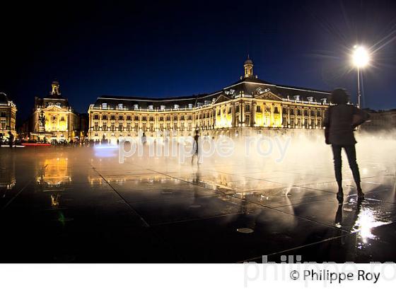 LA PLACE DE LA BOURSE, ET LE MIROIR D' EAU ,  DE NUIT, VILLE DE  BORDEAUX. (33F24727.jpg)